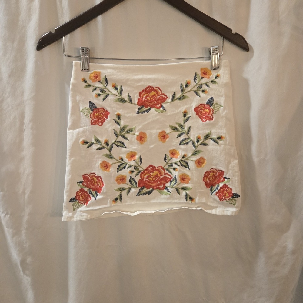 Flying Tomato White Embroidered Floral Mini Skirt Sz. Large